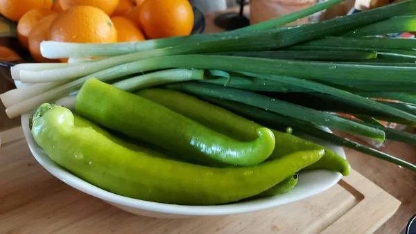 Nourriture Méditerranéenne Aliments Sains Fromage Salade Fruits Mer Dans Assiette — Photo