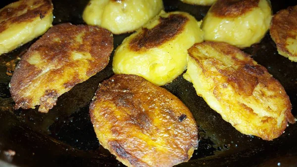 Knusprige Bratkartoffeln Kartoffelhälften Einer Pfanne Vegane Und Vegetarische Kost Köstliche — Stockfoto