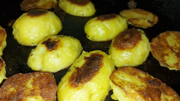 Crispy Baked Potatoes Halves Potatoes Pan Vegan Vegetarian Food Delicious — стокове фото