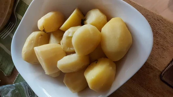 Βραστές Πατάτες Άσπρο Μπολ Ακριβώς Από Πάνω Δίαιτα Ένα Λευκό — Φωτογραφία Αρχείου