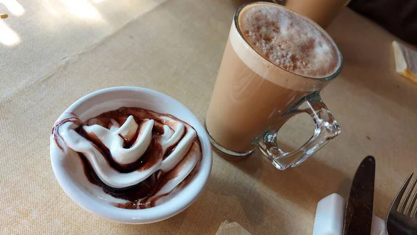 Coffee Glass Cup Creamy Ice Cream Chocolate Topping Dessert Tablecloth — ストック写真