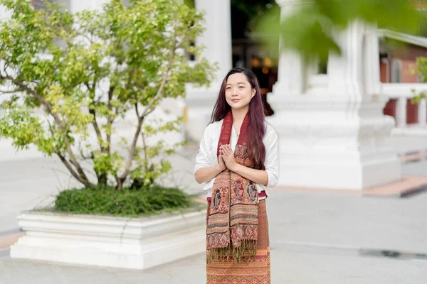 Portrait Asian Buddhist Woman Wearing Traditional Dress Thailand Praying Wat — 스톡 사진