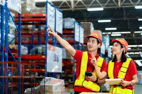 Supervisor Manager Smiling Happy Hold Scanner Hand Visit Warehouse Annual Royaltyfria Stockbilder