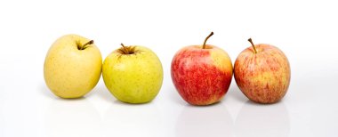 Fotoğraf stüdyosunda yapılmış lezzetli elmalar.