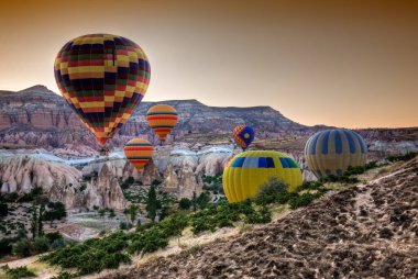 Bir Kapadokya Türkiye balonunun tepesinden havadan görüntüler