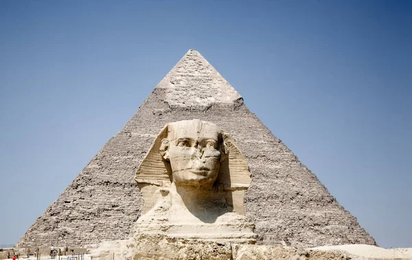 Great Sphinx Majestic Pyramid Khafre Cairo Egypt — Fotografia de Stock