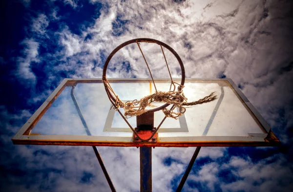 Old Basketball Hoop Sky Background — Foto de Stock