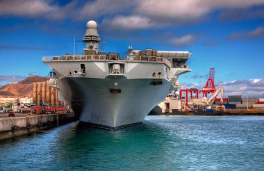 Uçak gemisi Cavour Las Palmas de Gran Canaria rıhtımına yanaştı