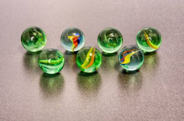 Şeffaf cam bovling lobutları seti kırmızı, yeşil, sarı,