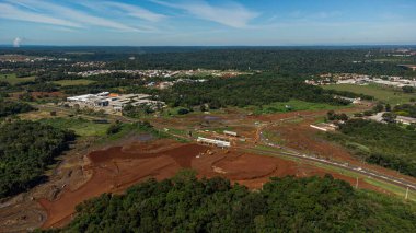 Foz do Iguacu, Parana, Brezilya 06 Mayıs 2022 Avenida das Cataratas 'taki çalışmaların havadan görüntüsü. Yüksek kalite fotoğraf