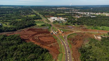 Foz do Iguacu, Parana, Brezilya 06 Mayıs 2022 Avenida das Cataratas 'taki çalışmaların havadan görüntüsü. Yüksek kalite fotoğraf