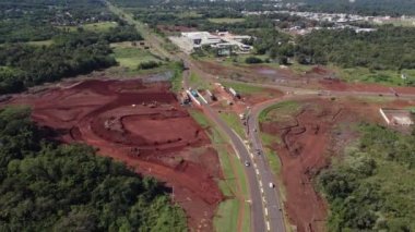 Foz do Iguacu, Parana, Brezilya 06 Mayıs 2022 Avenida das Cataratas 'taki çalışmaların havadan görüntüsü. Yüksek kalite 4k görüntü