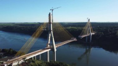 Uluslararası Entegrasyon Köprüsü inşaatı - Brezilya x Paraguay - 29 Haziran 2022. Yüksek kalite 4k görüntü