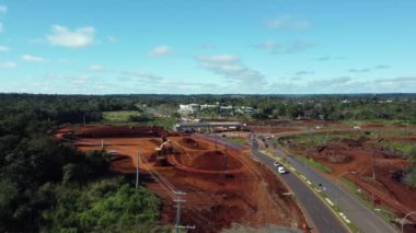 Foz do Iguacu, Parana, Brezilya 29 Haziran 2022 Avenida das Cataratas 'taki çalışmaların havadan görüntüsü. Yüksek kalite 4k görüntü