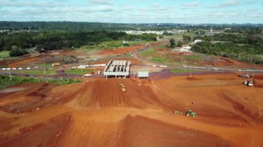 Foz do Iguacu, Parana, Brezilya 29 Haziran 2022 Avenida das Cataratas 'taki çalışmaların havadan görüntüsü. Yüksek kalite 4k görüntü