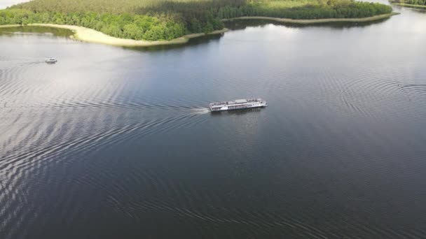 Vista Desde Dron Cruceros Desde Augustow Navegando Lago Necko — Vídeo de stock