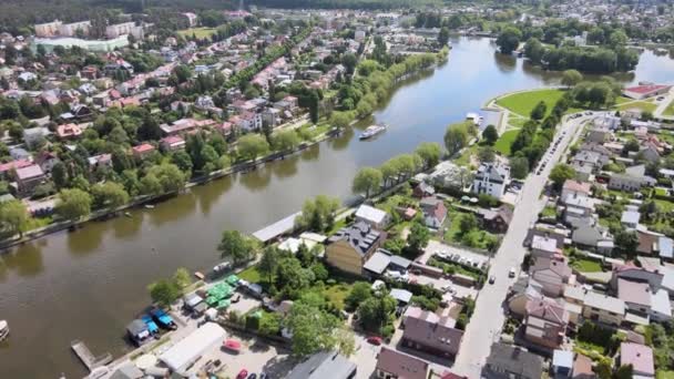 Panorama Augustowa Drona Widok Kanalu Augustowskiego Plywajacych Nim Statkow Wycieczkowych — стоковое видео