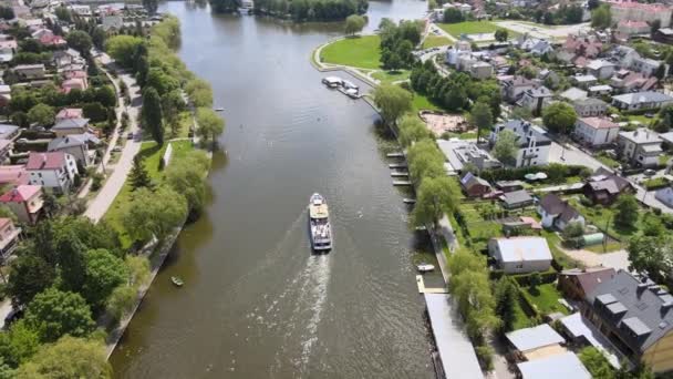 Panorama Augustowa Drona Widok Kanalu Augustowskiego Plywajacych Nim Statkow Wycieczkowych — Vídeo de Stock