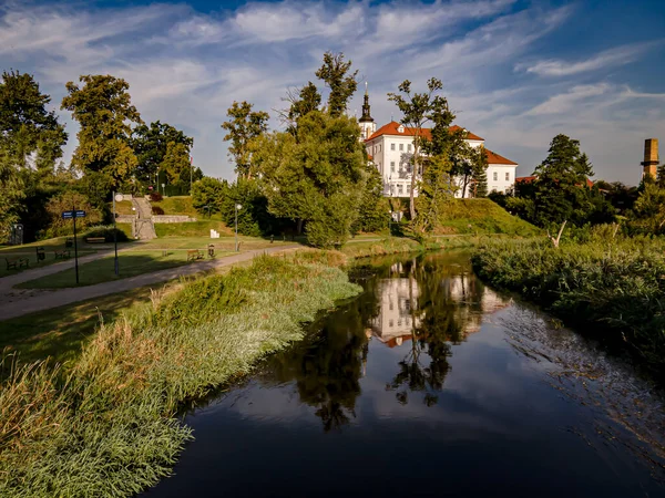Suprasl şehrindeki insansız hava aracından ve gün doğumunda Ortodoks erkek manastırından görüntüler.