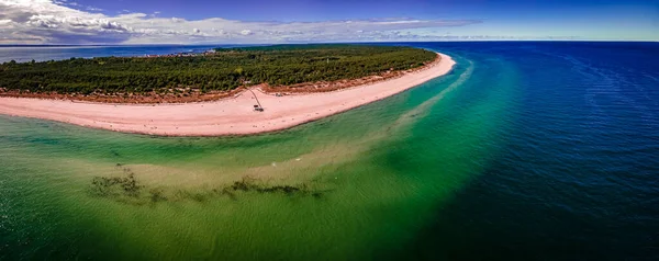 Panorama. Hel Yarımadası 'nın sonbaharda, güneşli bir günde görünen manzarası..