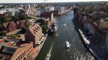 Moltawa Nehri 'ndeki eski Gdansk kasabasındaki İHA' dan görüntü.