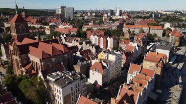 Moltawa Nehri 'ndeki eski Gdansk kasabasındaki İHA' dan görüntü.
