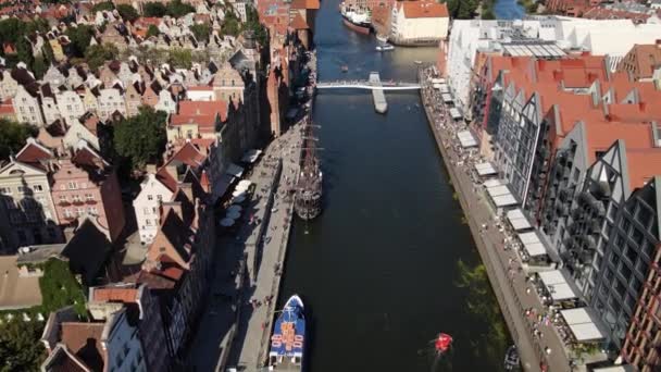 Widok Drona Stare Miasto Gdańska Nad Rzeką Moltawą — Wideo stockowe