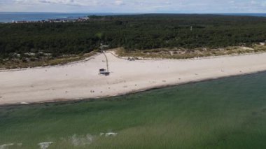Sonbaharda, güneşli bir günde İHA 'dan Hel Yarımadası' na.