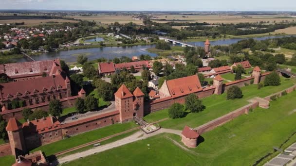 Vista Drone Castelo Teutônico Medieval Malbork Rio Nogat Dia Ensolarado — Vídeo de Stock