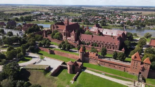 노가트 중세의 성에서 드론을 바라본 — 비디오