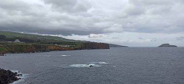 2022 Terceira Adası 'nda demirlemiş çok sayıda gemisi olan liman.