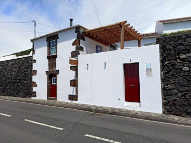 Şehir plajı manzarası, Azores manzarası, Terceira adasından inanılmaz manzaralar, liman kenti Mayıs 2022