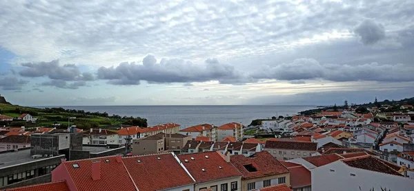 Cityscape Pěkného Počasí Oranžovými Střechami Duhou Krásným Výhledem Ostrov Terceira — Stock fotografie