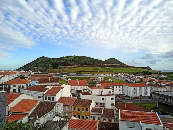 Cityscape Pěkného Počasí Oranžovými Střechami Duhou Krásným Výhledem Ostrov Terceira — Stock fotografie