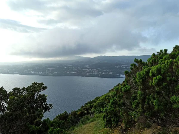 Krajobraz Widokiem Wzgórza Terceira Powrotem Słoneczny Częściowo Zachmurzoną Pogodą — Zdjęcie stockowe