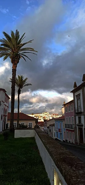 Letni Miejski Pejzaż Europejski Wyspy Terceira Dużą Ilością Zieleni Starymi — Zdjęcie stockowe