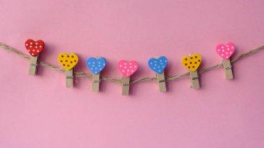 kalpleri ile Sevgililer günü pembe arka plan