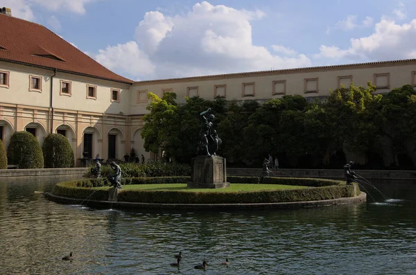 Giardino Vicino Palazzo Del Senato — Foto Stock