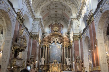 Prag, Czech cumhuriyetindeki katedralin içinde.