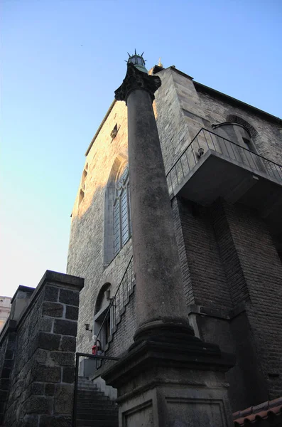 Privire Asupra Bisericii Din Praga — Fotografie, imagine de stoc