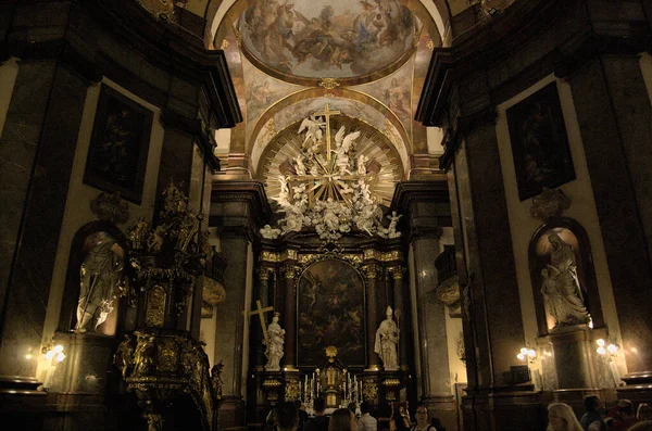 Interieur Van Kathedraal Praag — Stockfoto