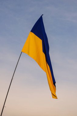 Ukrayna - mavi gökyüzünde bayrak. Savaş yok. Ukrayna 'ya Destek