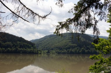 Karpatlar 'ın güzel göl manzarası
