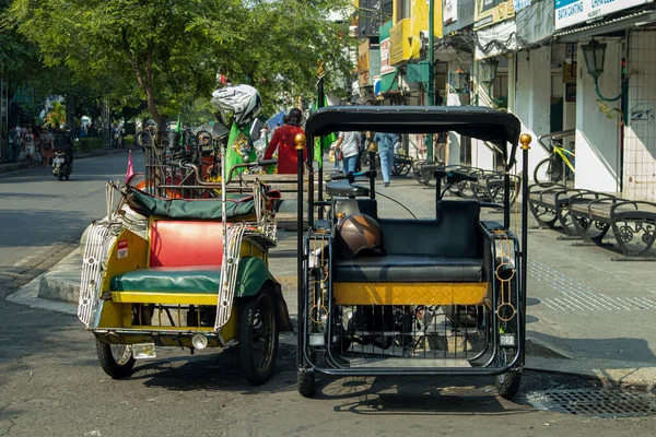 Två Pedicab Enheter Sidan Malioboro Road — Stockfoto