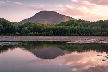 Lian, Batangas sahillerinde güzel bir deniz manzarası.
