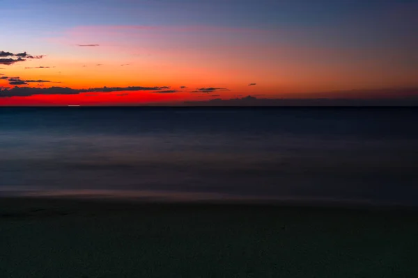 Red Color Cast Sunset Sundown Beach — стоковое фото