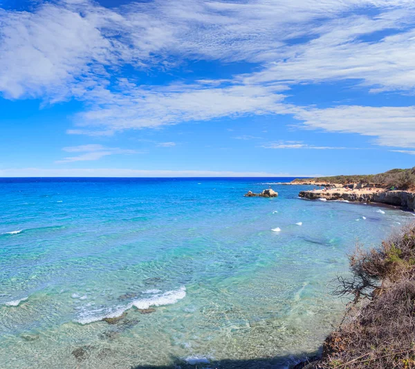 Alimini göllerinin korunan vahası: Türk Körfezi (veya Baia dei Turchi). Otranto 'nun sadece birkaç kilometre kuzeyinde, bu Apulia kıyısı Salento' daki en önemli ekosistemlerden biridir (İtalya).).