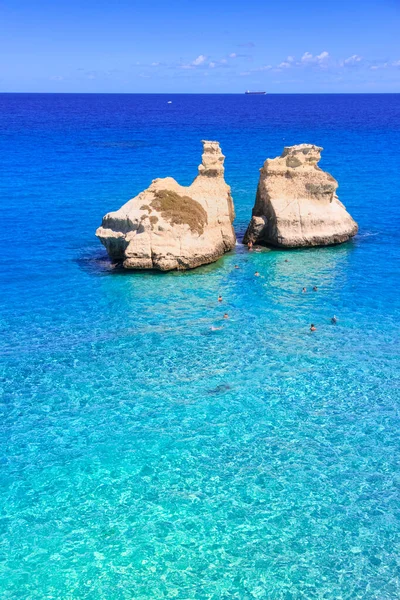 Πιο Όμορφη Ακτή Της Ιταλίας Κόλπος Torre Dell Orso Στην — Φωτογραφία Αρχείου