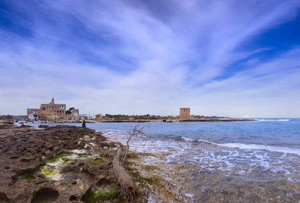 Costa Apulia Playa San Vito Con Vistas Imponente Abadía Benedictina —  Fotos de Stock