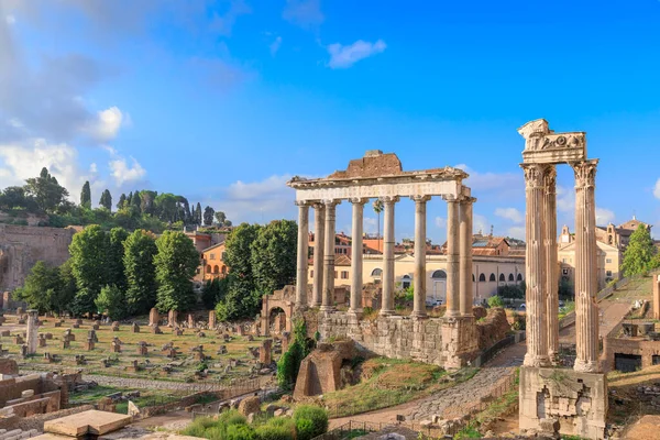 Roma Talya Daki Roma Forumu Manzarası Sağdan Başlayarak Vespasian Tapınağı — Stok fotoğraf